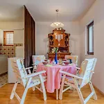 Leisure Vacation Villa *