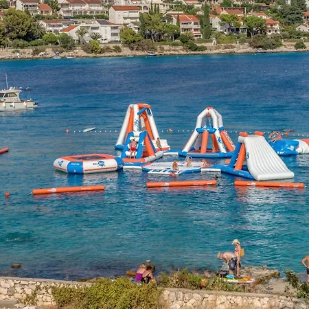 Leisure Vacation Villa Traù